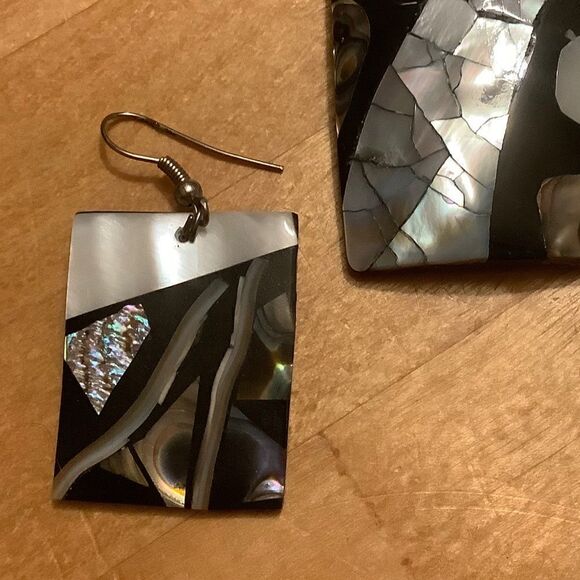 ABALONE SHELL PENDANT EARRINGS SET​​ - Picture 6 of 10